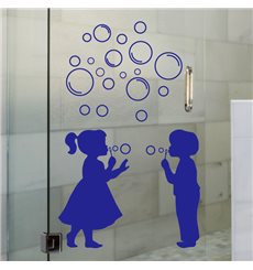 Sticker fille et garçon avec des bulles